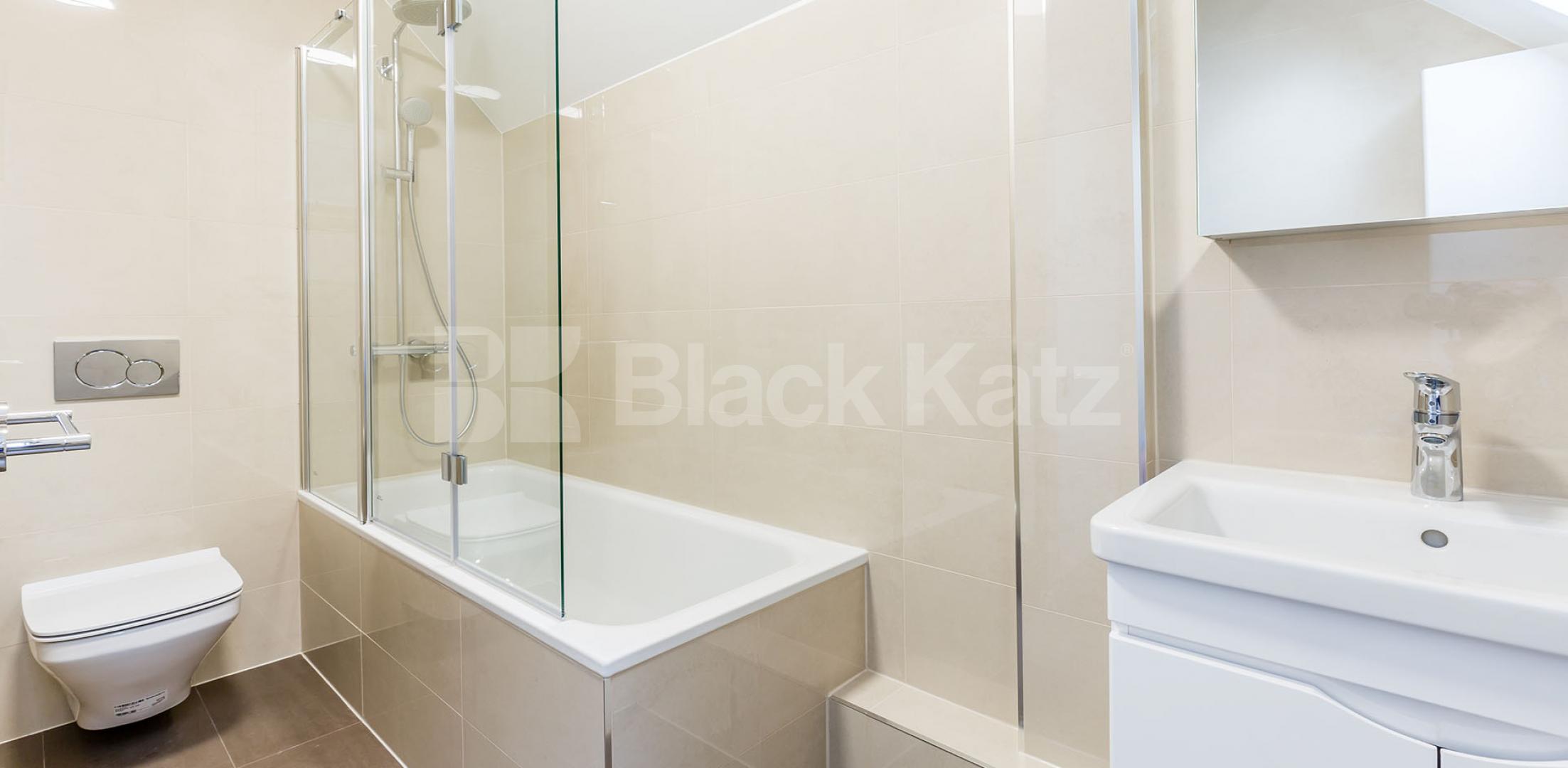 Fantastic spacious two bed by Goodge St Station Tottenham Court Road, West End